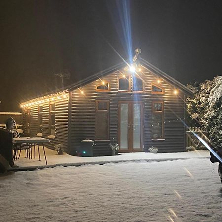 Fairview Farm Holiday Retreat: Luxury Lodges in Nottinghamshire Countryside Exterior photo