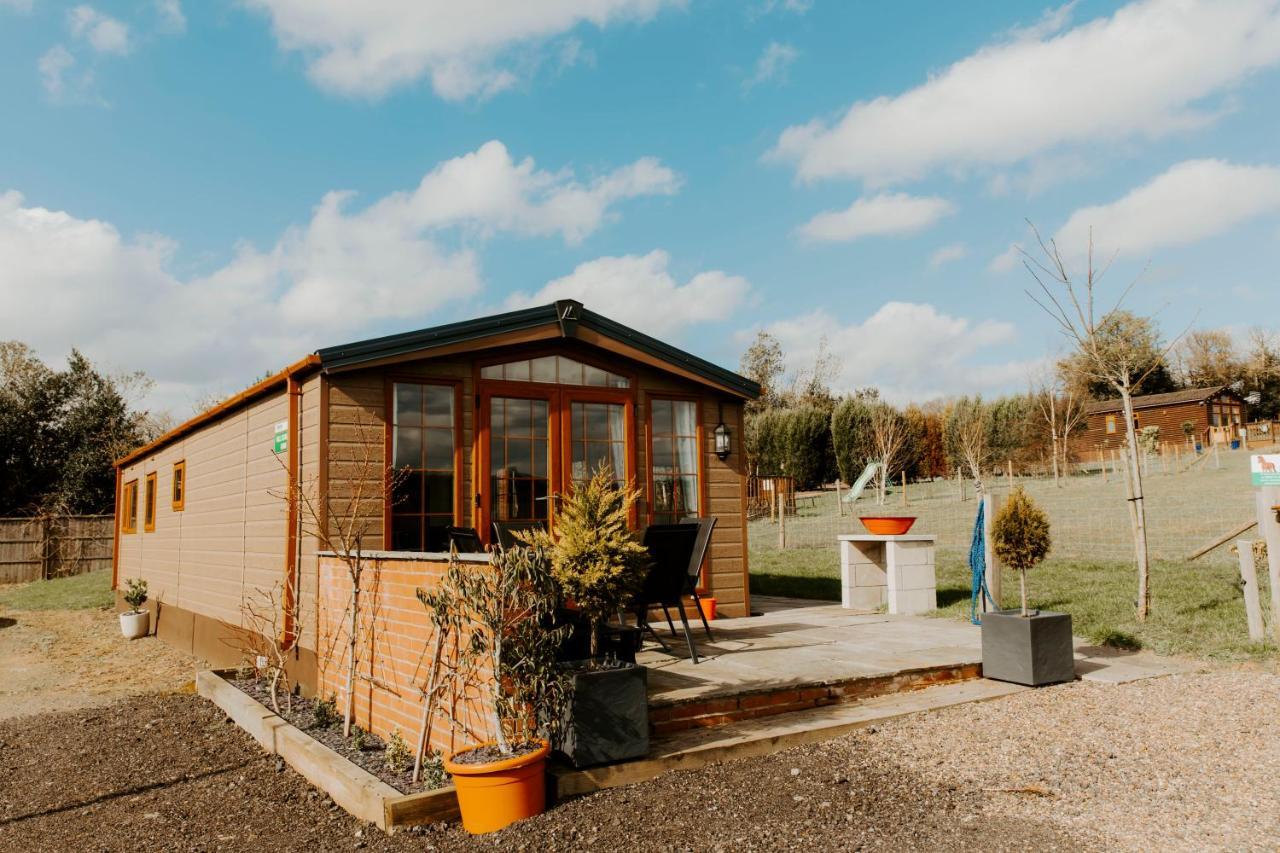 Fairview Farm Holiday Retreat: Luxury Lodges in Nottinghamshire Countryside Exterior photo