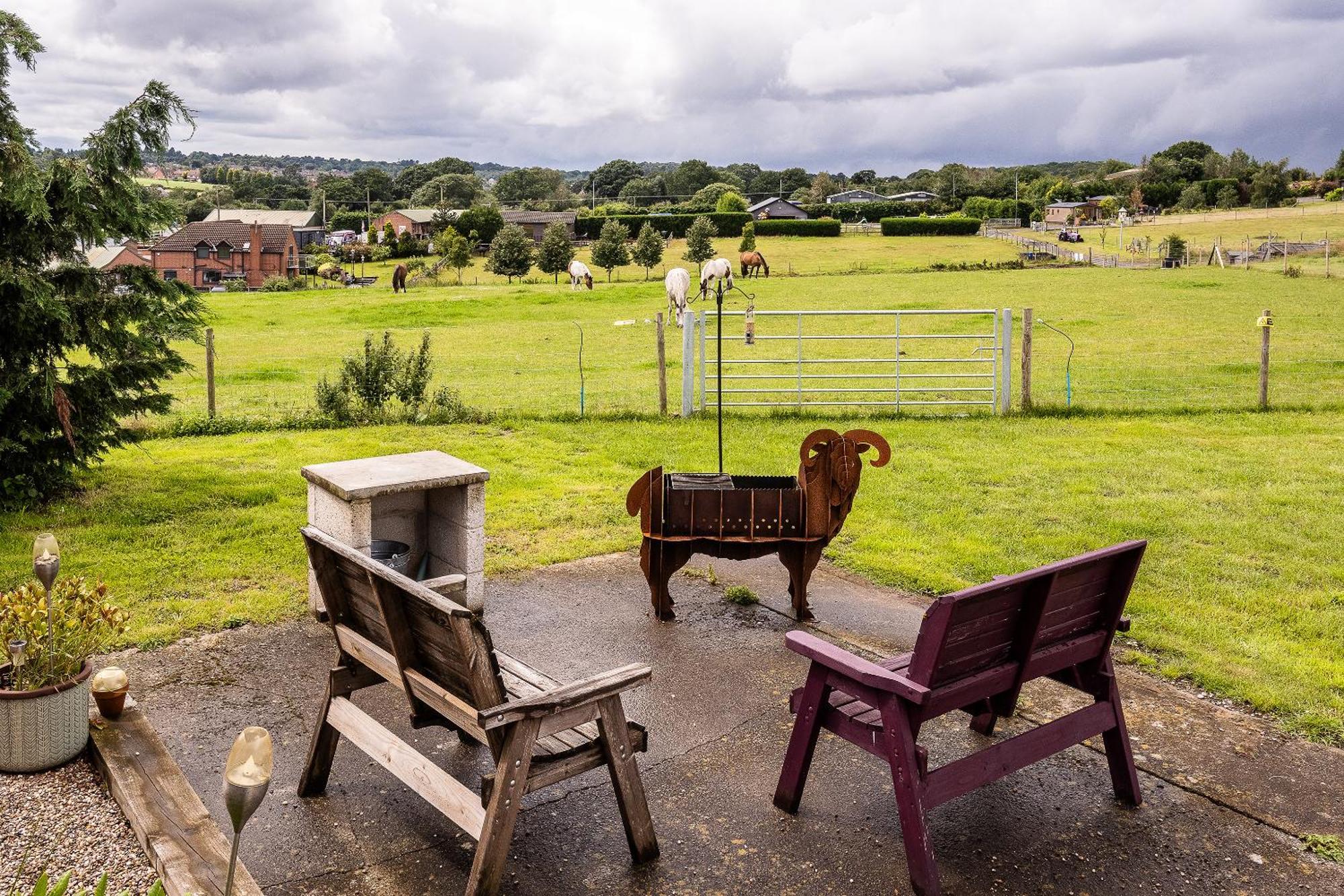 Fairview Farm Holiday Retreat: Luxury Lodges in Nottinghamshire Countryside Exterior photo